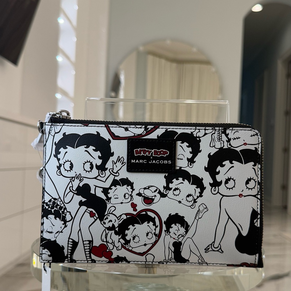 NWT Marc Jacobs Betty Boop Black and White Wristlet